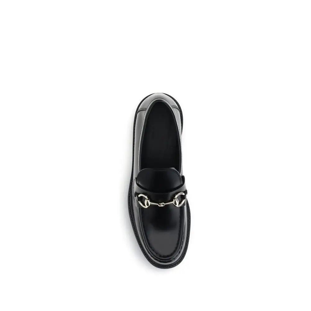 Mocassin gucci noir en cuir de veau avec mors en métal argenté et finition brillante style slip-on