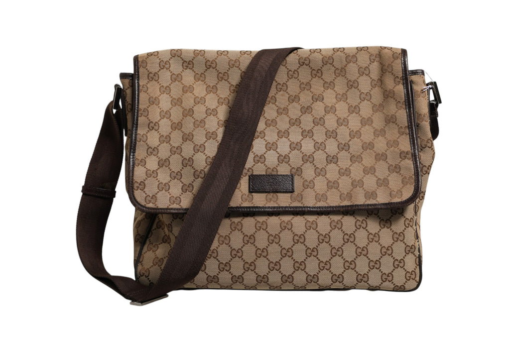 Sac messager Gucci GG Canvas à rabat, sac à bandoulière en toile signature avec détails en cuir.