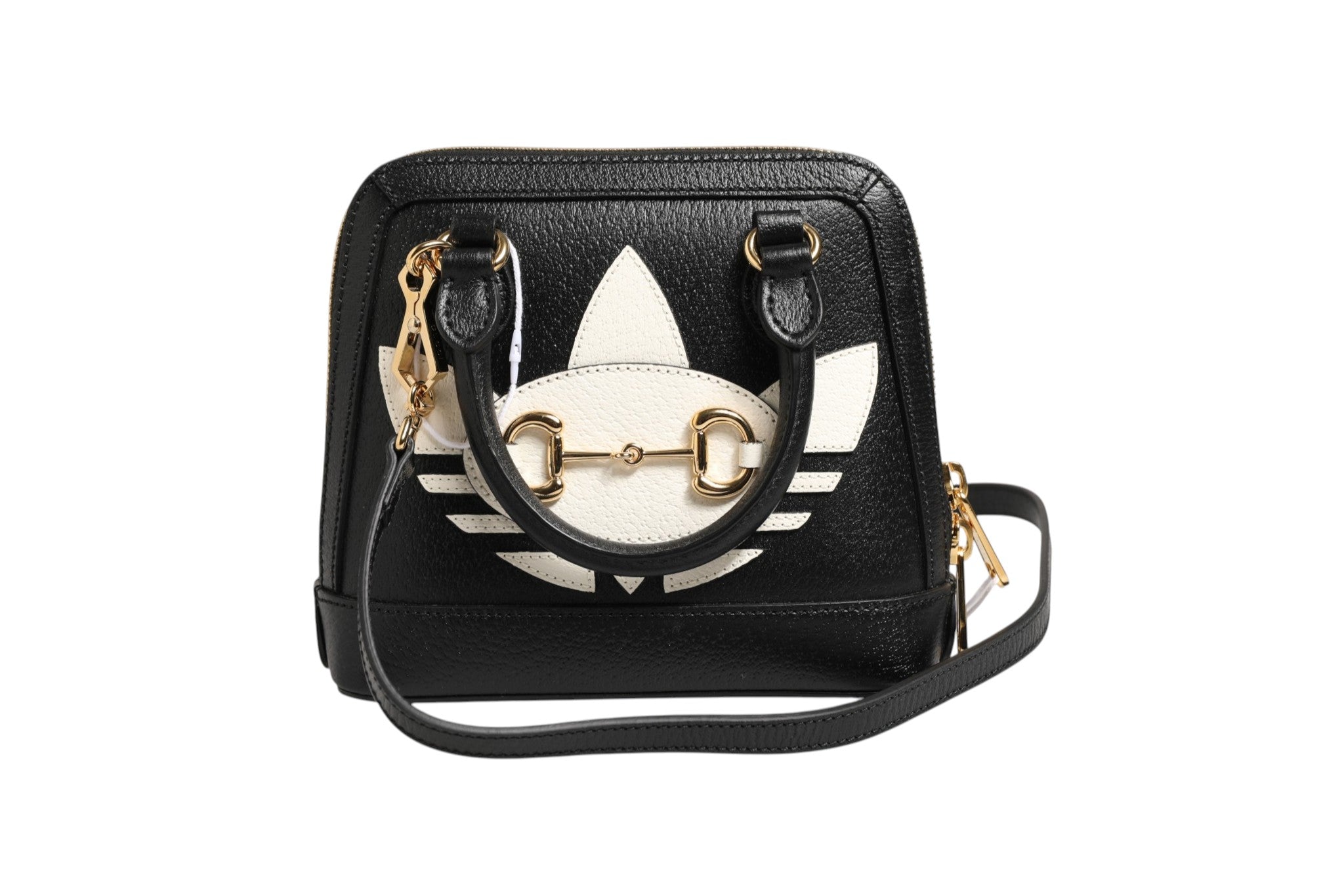 Sac mini Gucci x Adidas Horsebit 1955 avec logo, en cuir noir et détails dorés, vue de face.