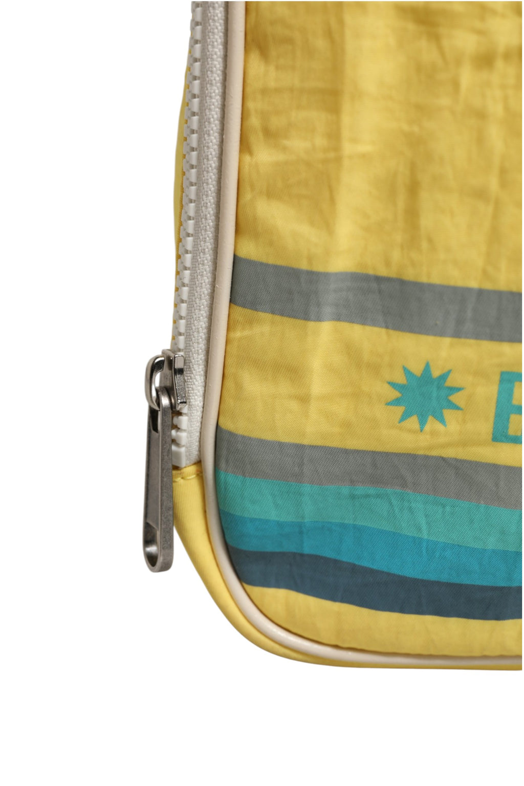 Sac à dos en nylon jaune Gucci Blind For Love avec logo Gucci et détails élégants, pour un style moderne et sophistiqué.