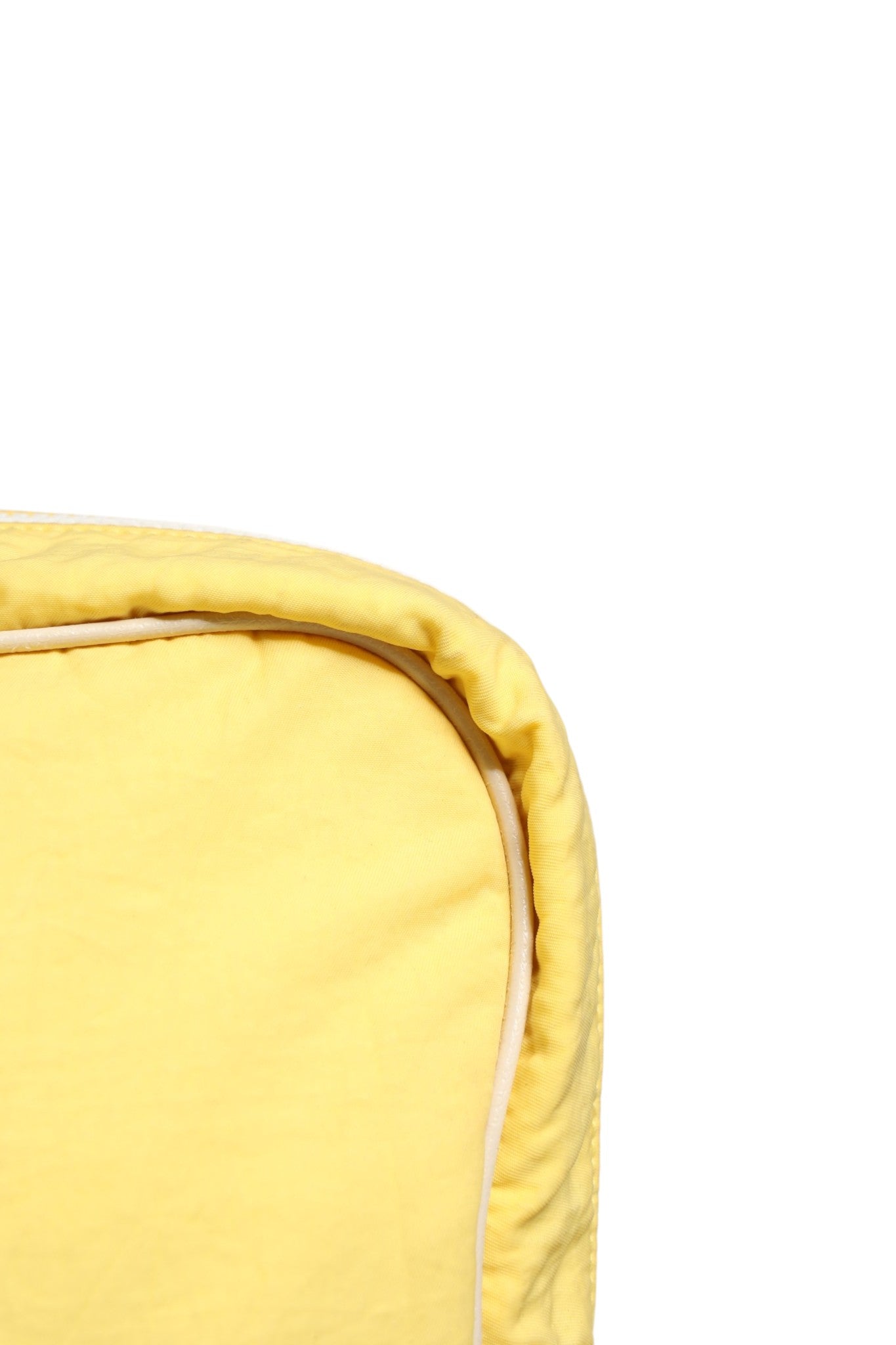 Sac à dos en nylon jaune Gucci Blind For Love avec logo Gucci et détails colorés, idéal pour un style tendance et élégant.