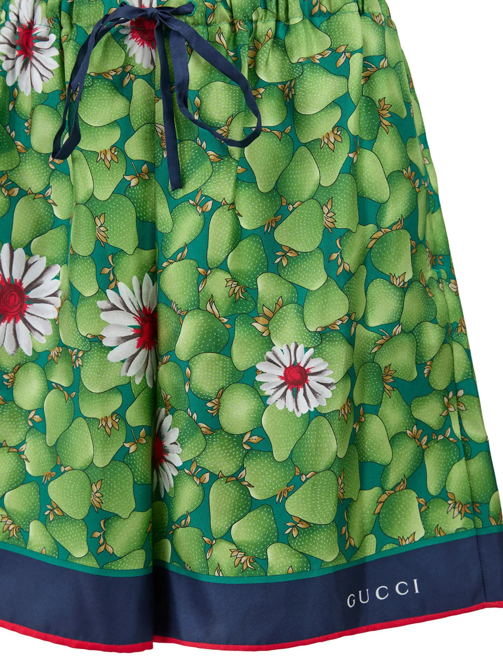 Shorts en soie verts gucci avec motif vibrant de fruits poires et marguerites blanches à centres rouges avec liens et bordures bleus