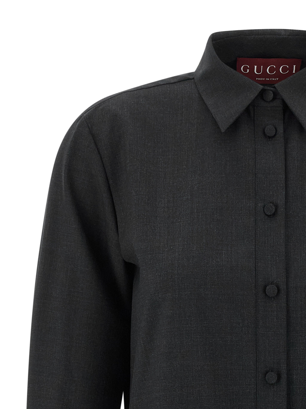 Robe courte en laine grise de Gucci, ajustée, avec col rond et détails élégants, portée sur mannequin.
