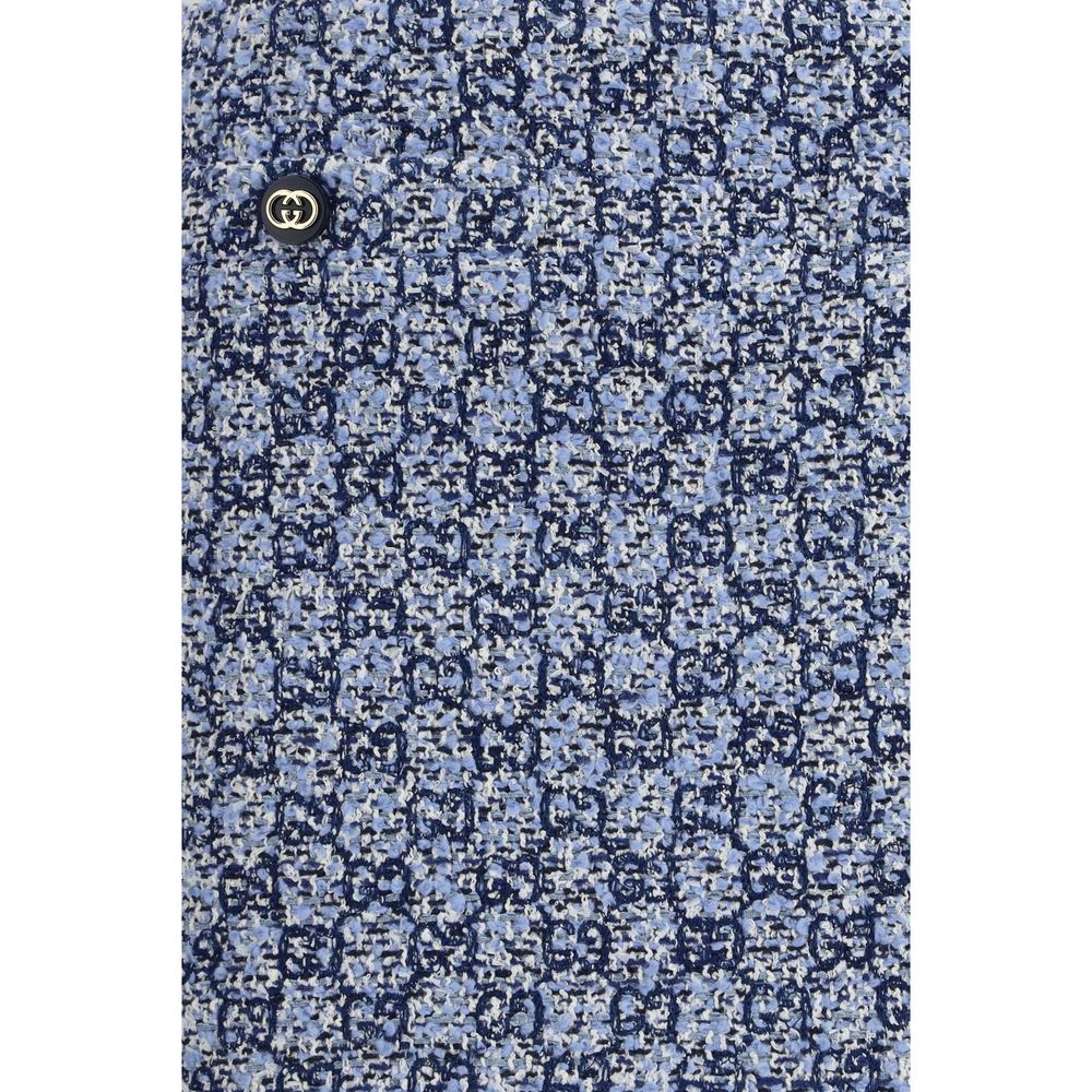 Jupe courte en coton bleu de Gucci, style mini, avec détails élégants, visible sur la mannequin.