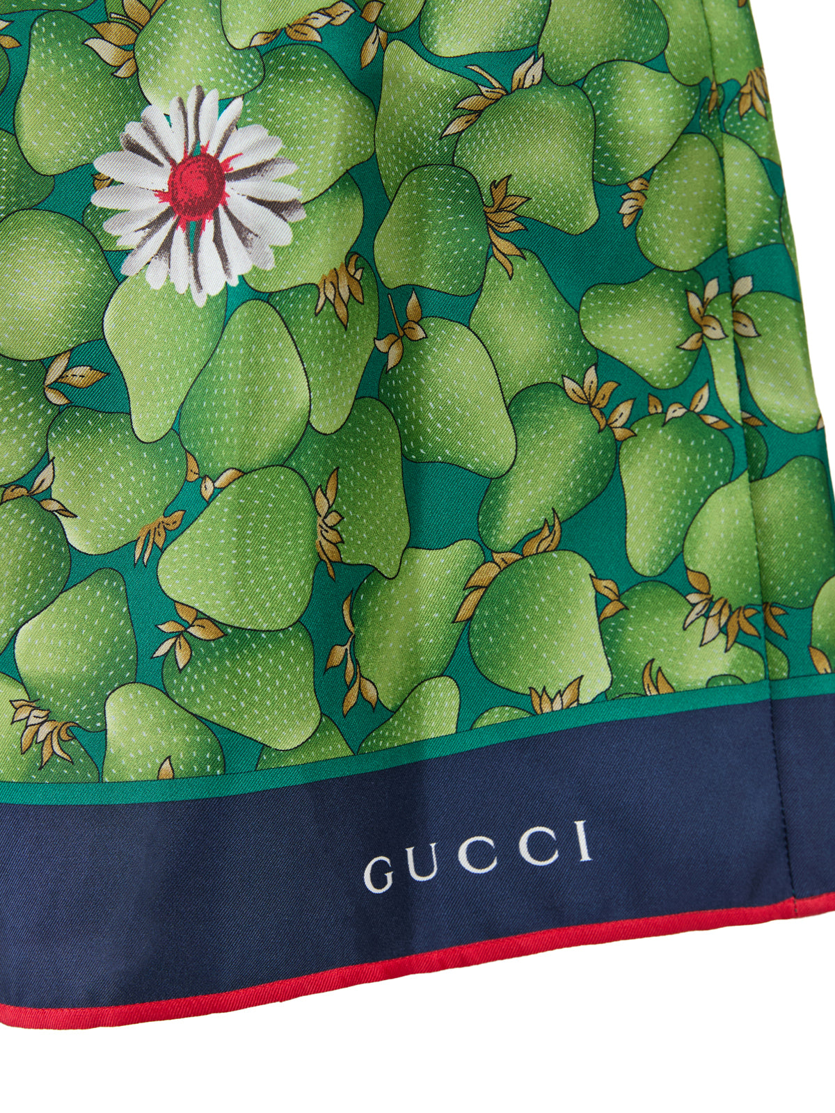 Shorts en soie verte à fleurs Gucci, mode élégante avec motif floral, pour un look sophistiqué et confortable.