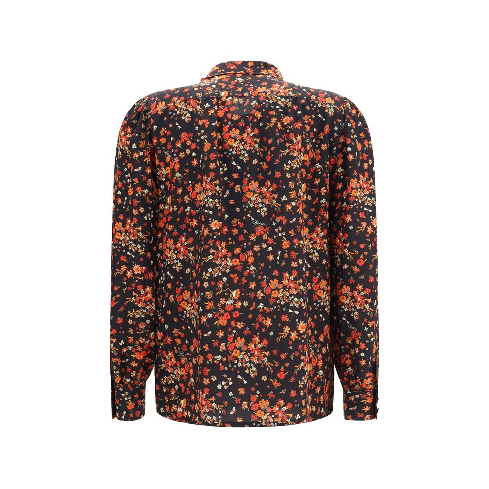 Chemise en soie multicolore Gucci avec motif élégant, tissu lisse et détails sophistiqués visible sur cette image.