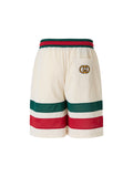 Shorts en polyester crème Gucci avec logo, style décontracté et moderne, visibles dans l'image.