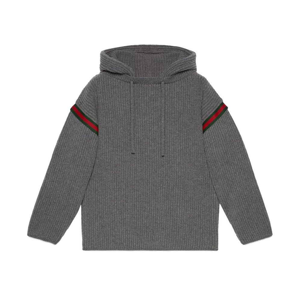 Sweat-shirt gris en cachemire de Gucci, doux et confortable, avec logo Gucci visible sur le devant.