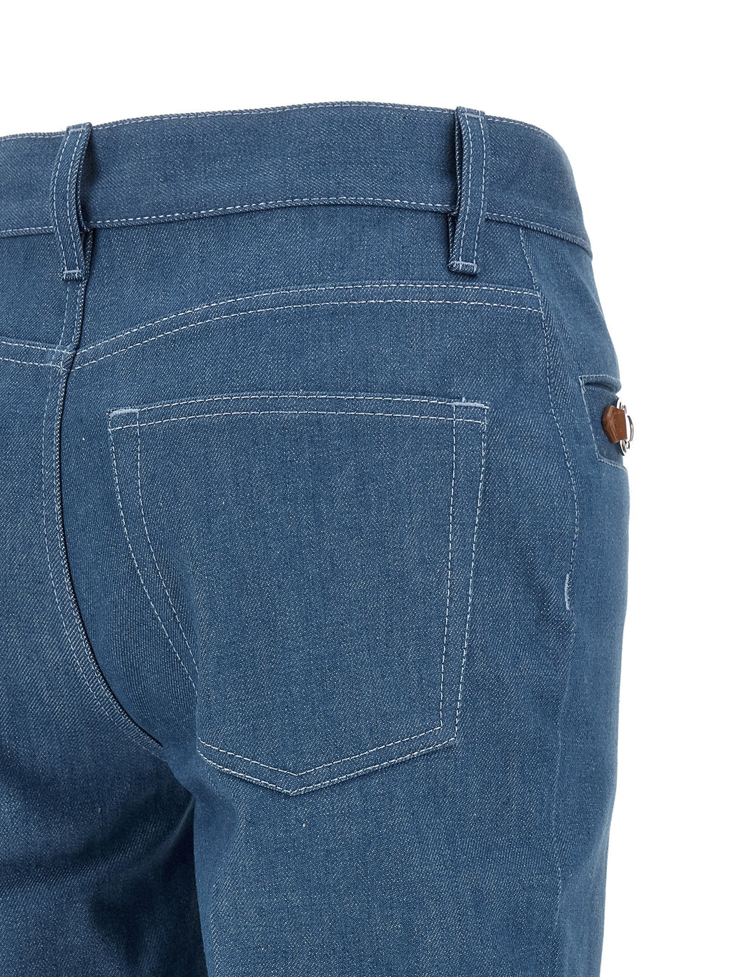 Jeans droits en coton bleu Gucci, style classique et coupe droite, avec logo Gucci discret sur la poche arrière.