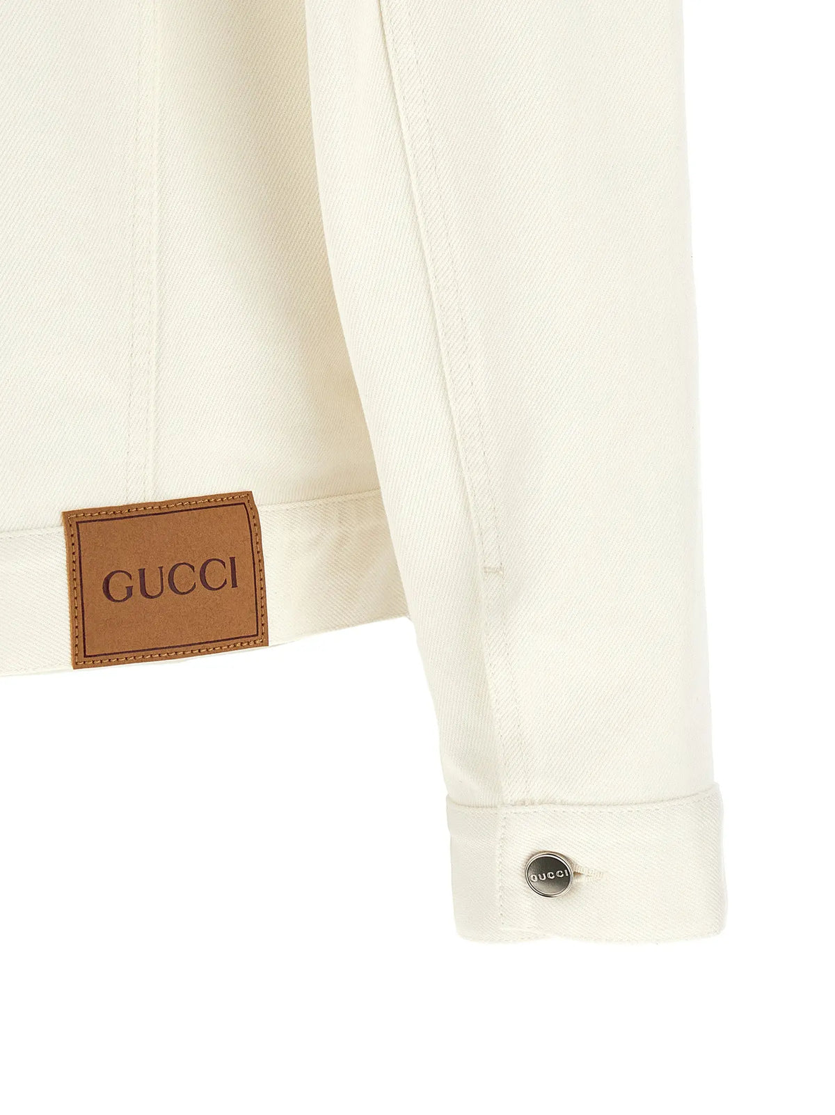 Manche de veste en denim blanc gucci en coton avec patch en cuir marron et bouton métallique cream