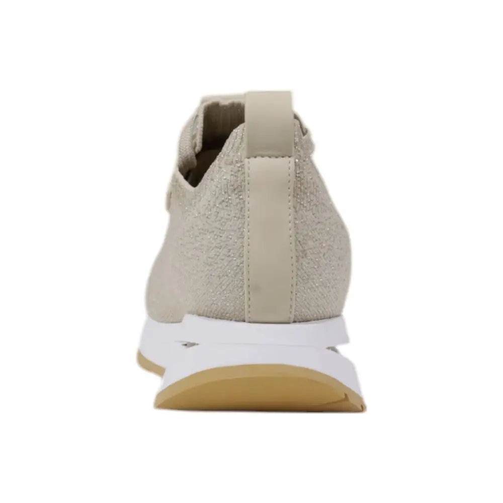 Baskets basses guess beige en polyester à enfiler avec semelle intermédiaire blanche et semelle extérieure beige