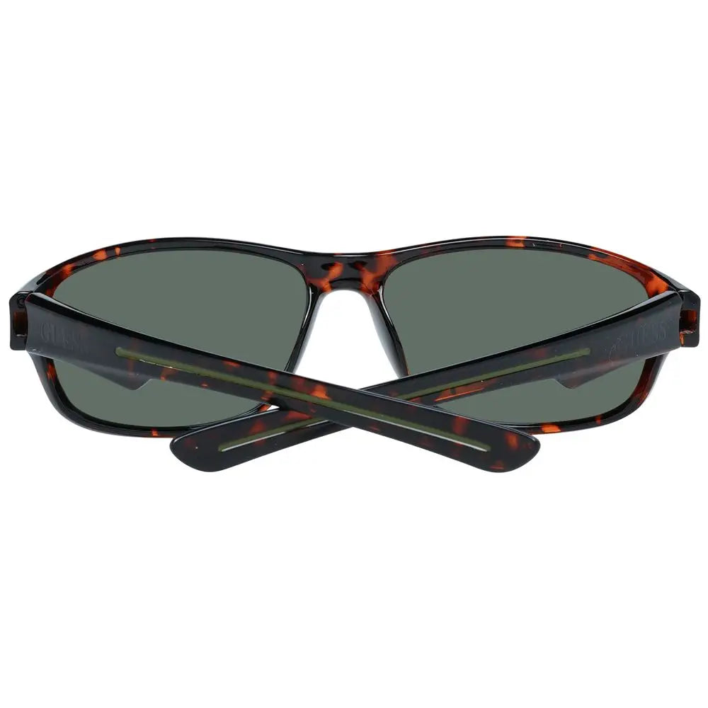 Lunettes de soleil guess en plastique marron motif écaille avec verres verts foncés design moderne élégant