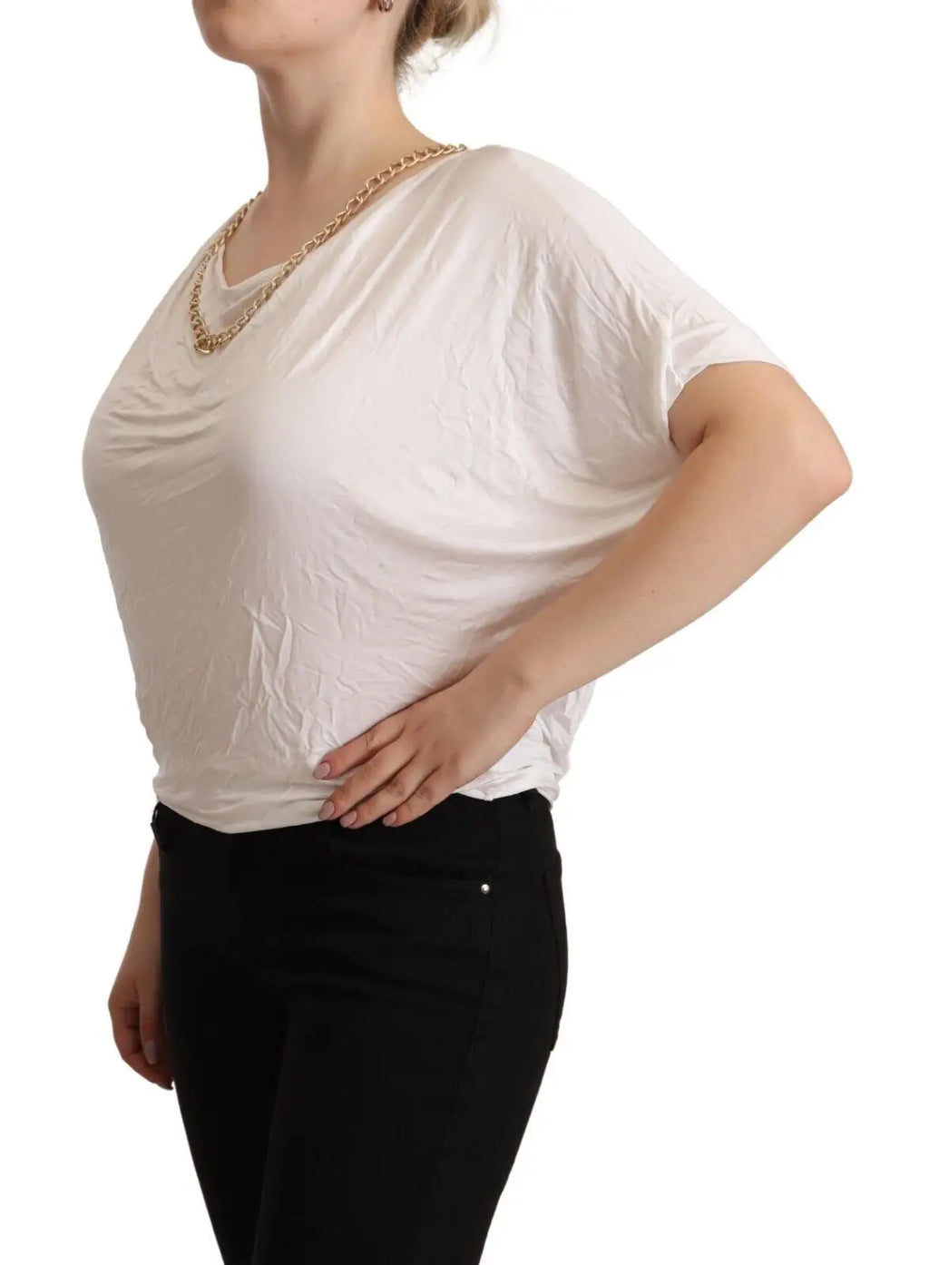 Guess by marciano t-shirt blanc en coton avec manches courtes drapées et encolure en v chaîne dorée