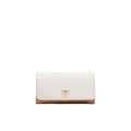 Sac clutch Guess beige en polyéthylène avec bandoulière, élégant et pratique pour les occasions spéciales.