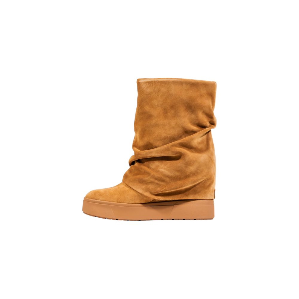 Bottes ankle en daim beige Guess en cuir, avec semelle solide et design élégant pour un style sophistiqué.
