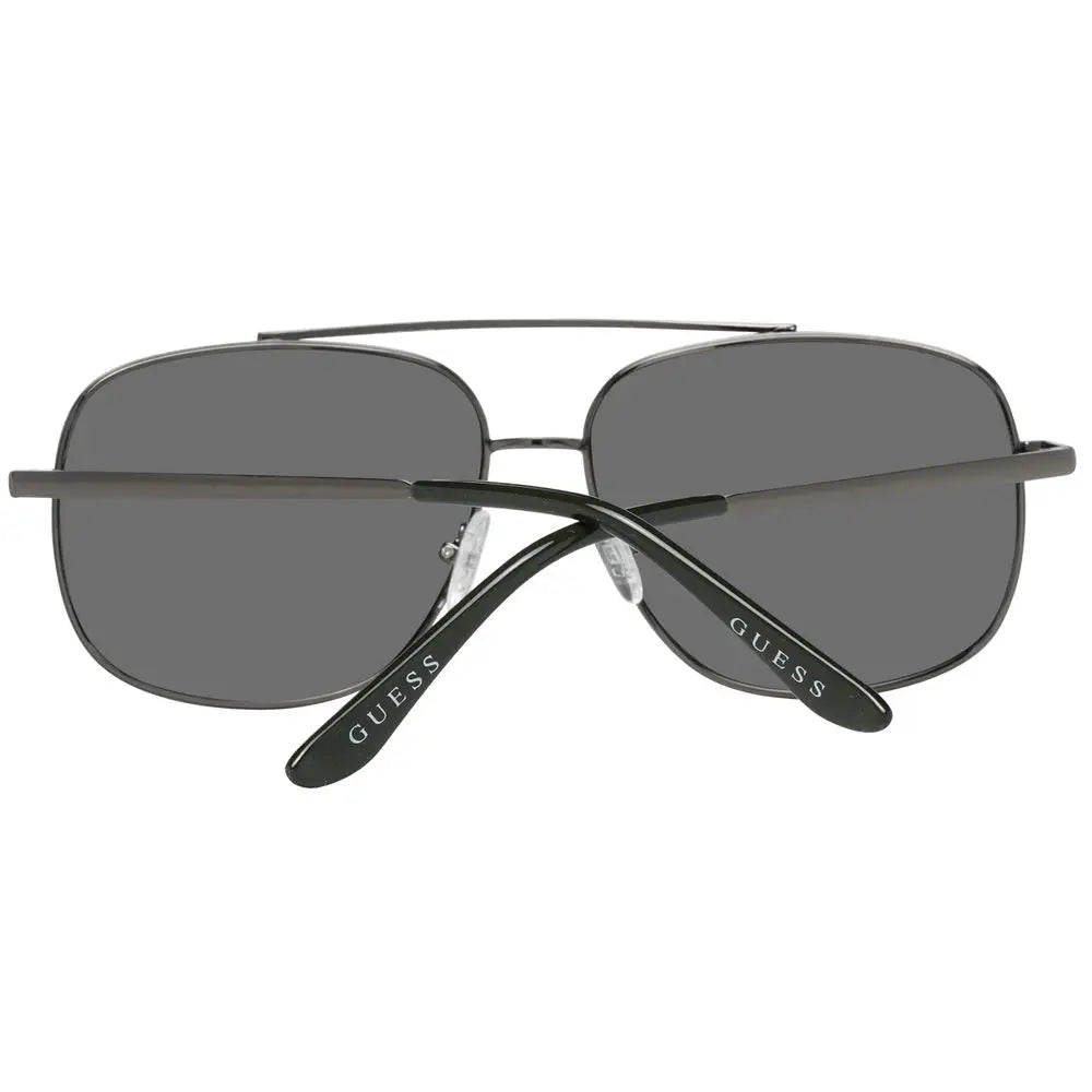 Lunettes de soleil aviator guess en métal noir avec verres gris foncé et logo gravé sur les branches