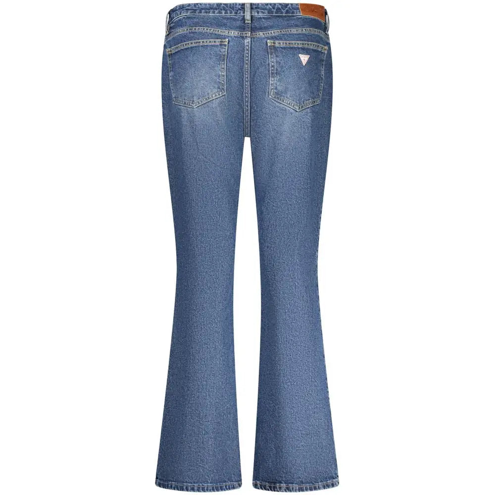 Jeans flare bleu en coton guess pour femmes vue arrière avec ceinture en cuir marron et logo blanc triangulaire