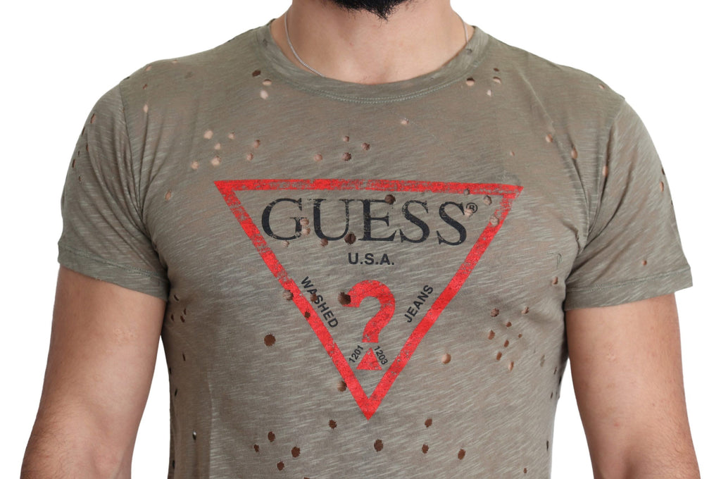 T-shirt décontracté pour homme Guess en coton marron avec logo imprimé et perforations, style casual et confortable.