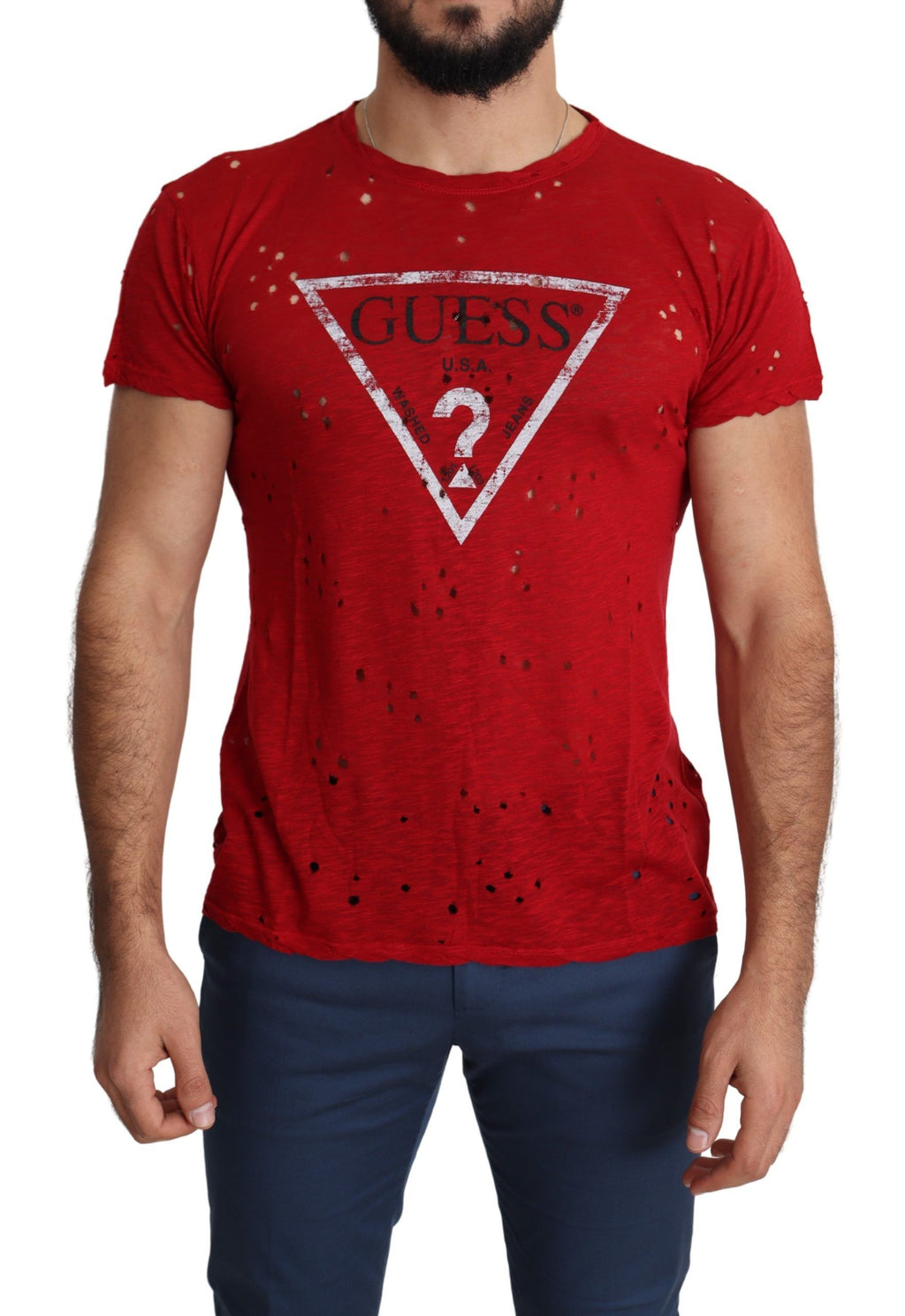 T-shirt casual pour homme Guess en coton rouge avec logo imprimé et motifs perforés, style décontracté et tendance.