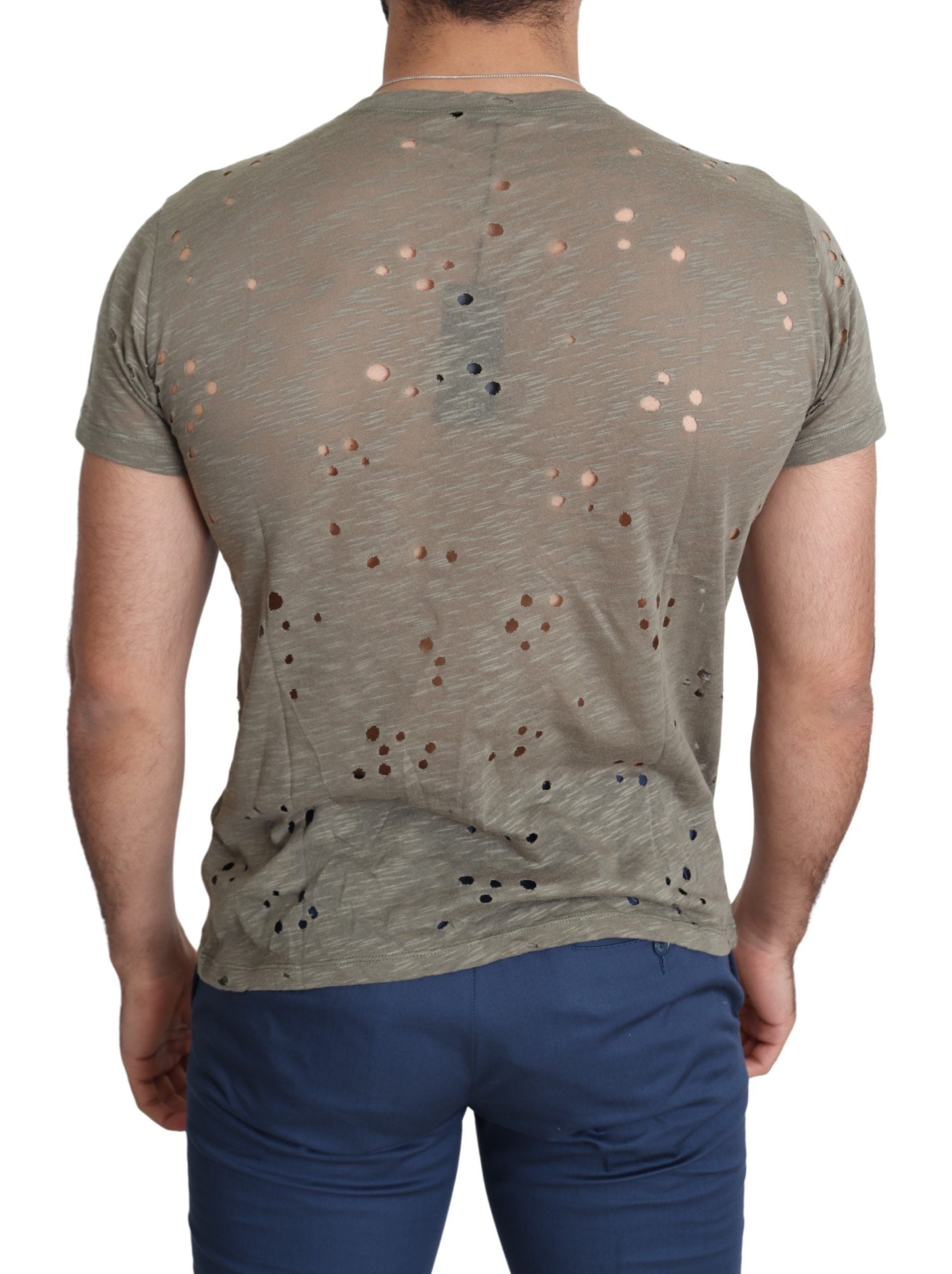 T-shirt décontracté pour homme Guess en coton stretch marron avec logo, motif perforé et design casual.
