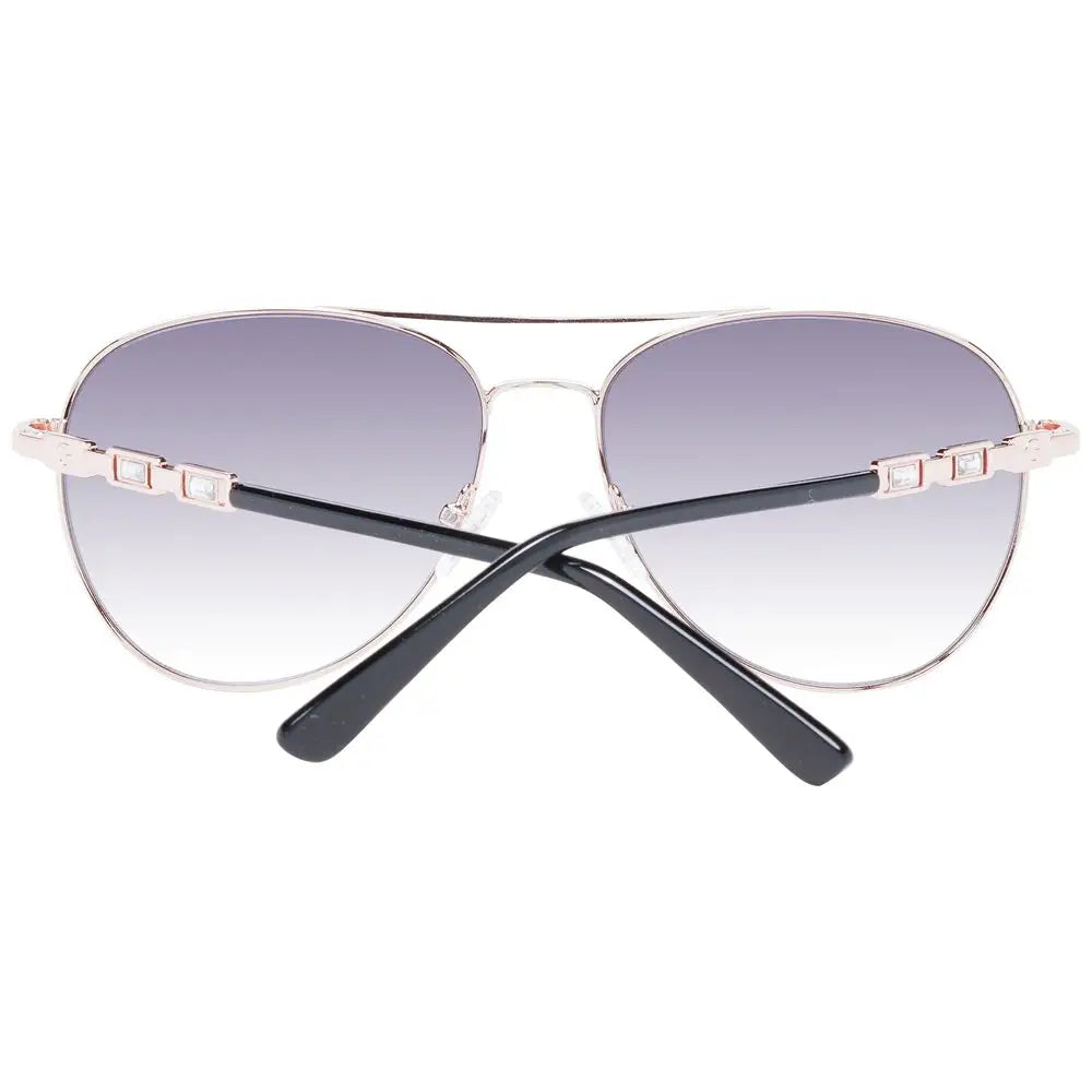 Lunettes de soleil guess en métal rose gold avec monture argentée, verres dégradés gris et branches noires ornées de cristaux rectangulaires