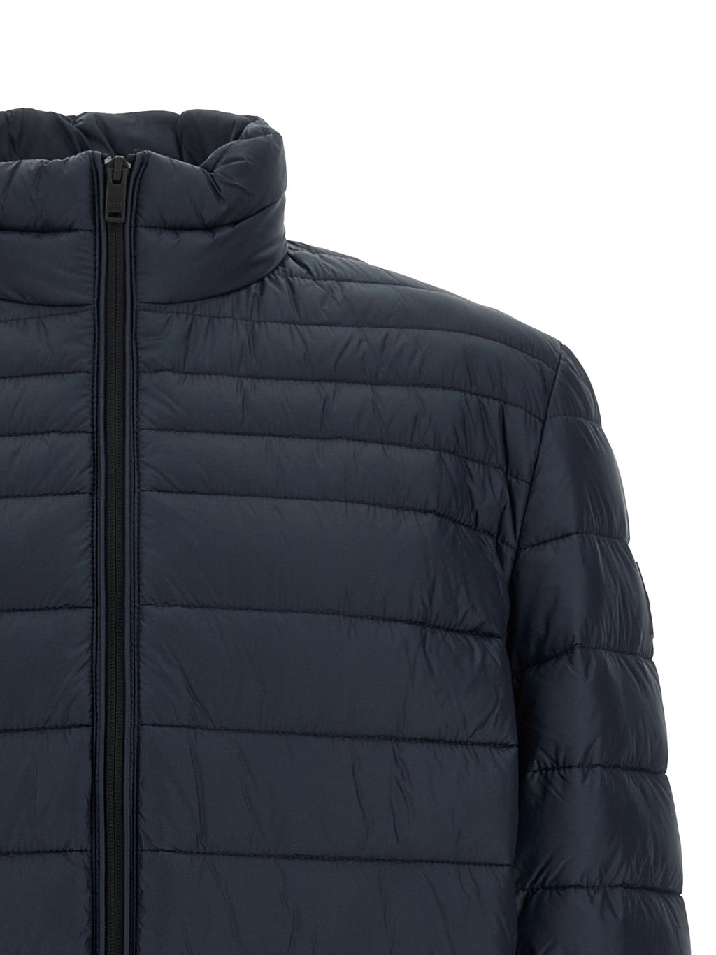 Veste longue en polyamide bleue de Hugo Boss, style moderne et élégante, visible sur cette image.