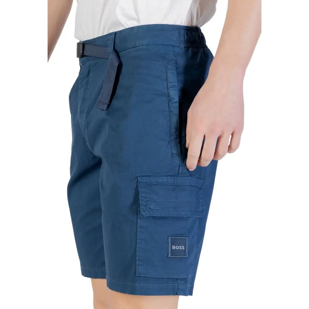 Short cargo bleu foncé hugo boss en coton avec ceinture noire et patch logo boss sur la poche latérale