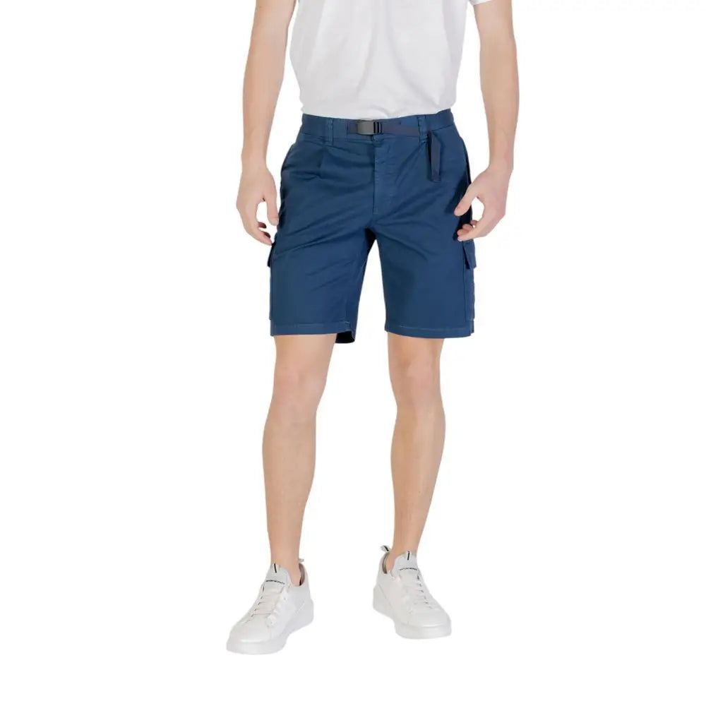 Short cargo bleu marine hugo boss en coton avec poches latérales et ceinture pour un style décontracté