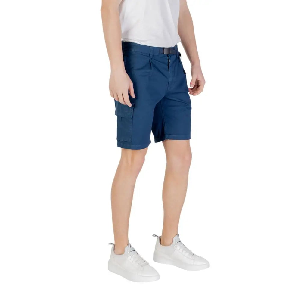 Bermuda bleu marine en coton hugo boss avec poches multiples et ceinture noire pour homme
