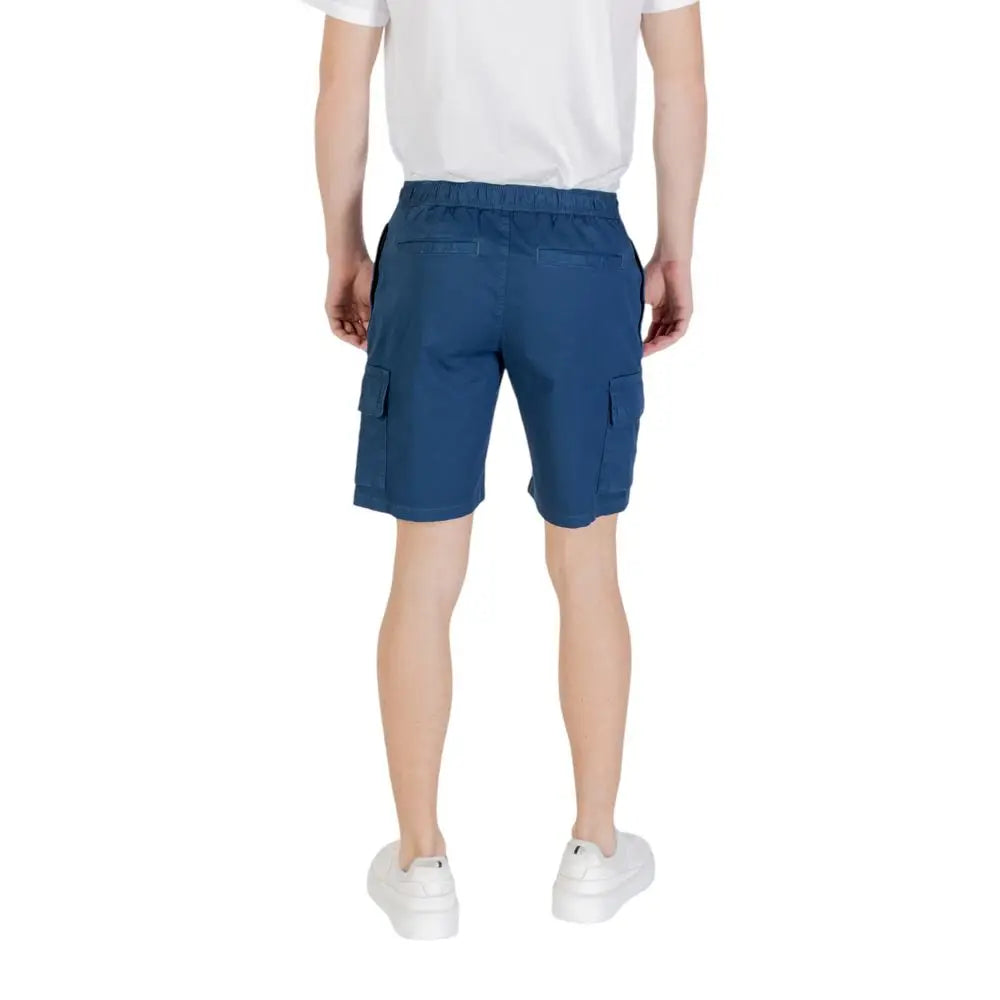 Bermuda bleu hugo boss en coton avec poches cargo et taille élastique pour un confort optimal