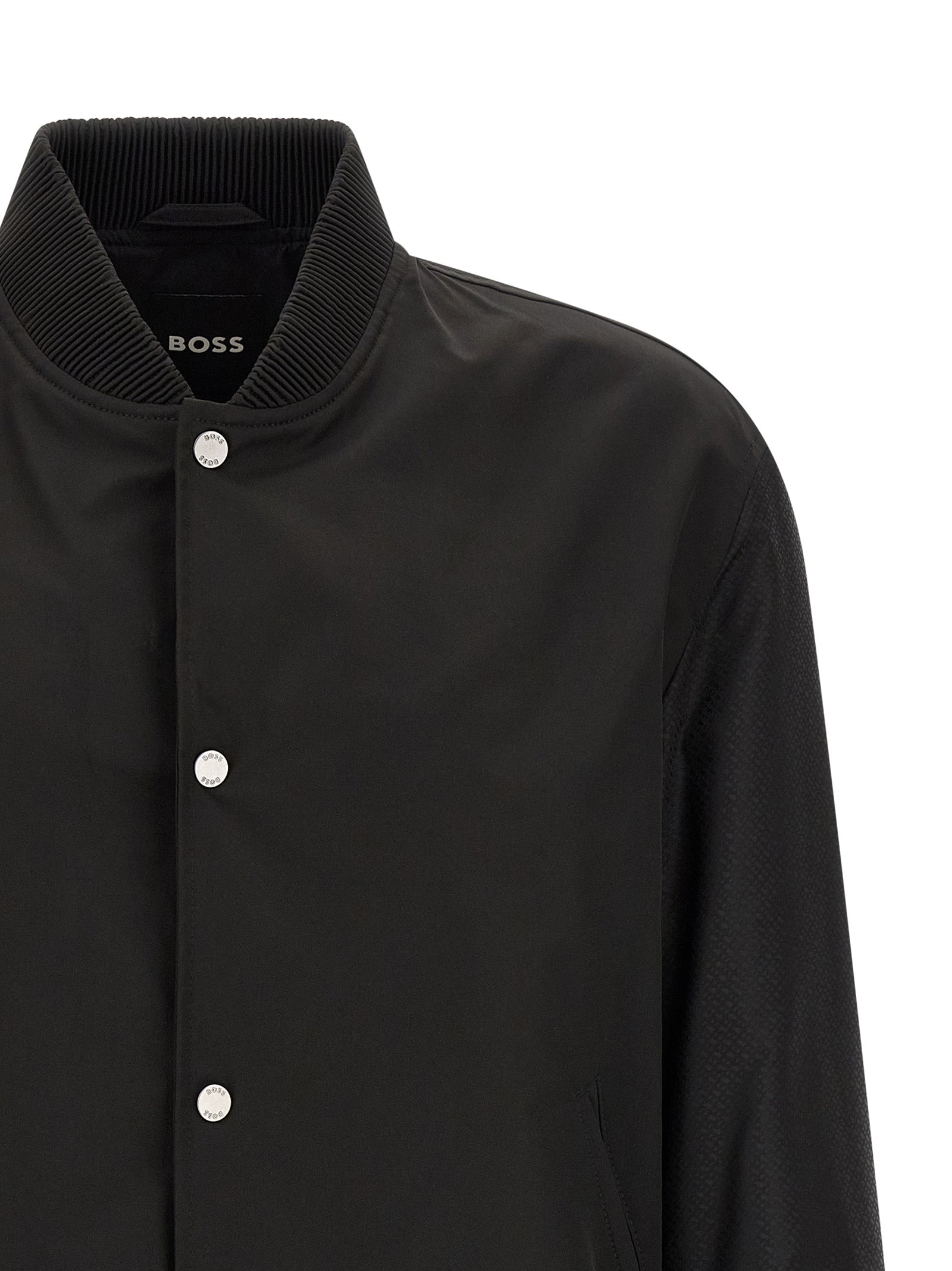 Veste bomber en polyester noir de Hugo Boss, vue de face, avec col côtelé et fermeture éclair.