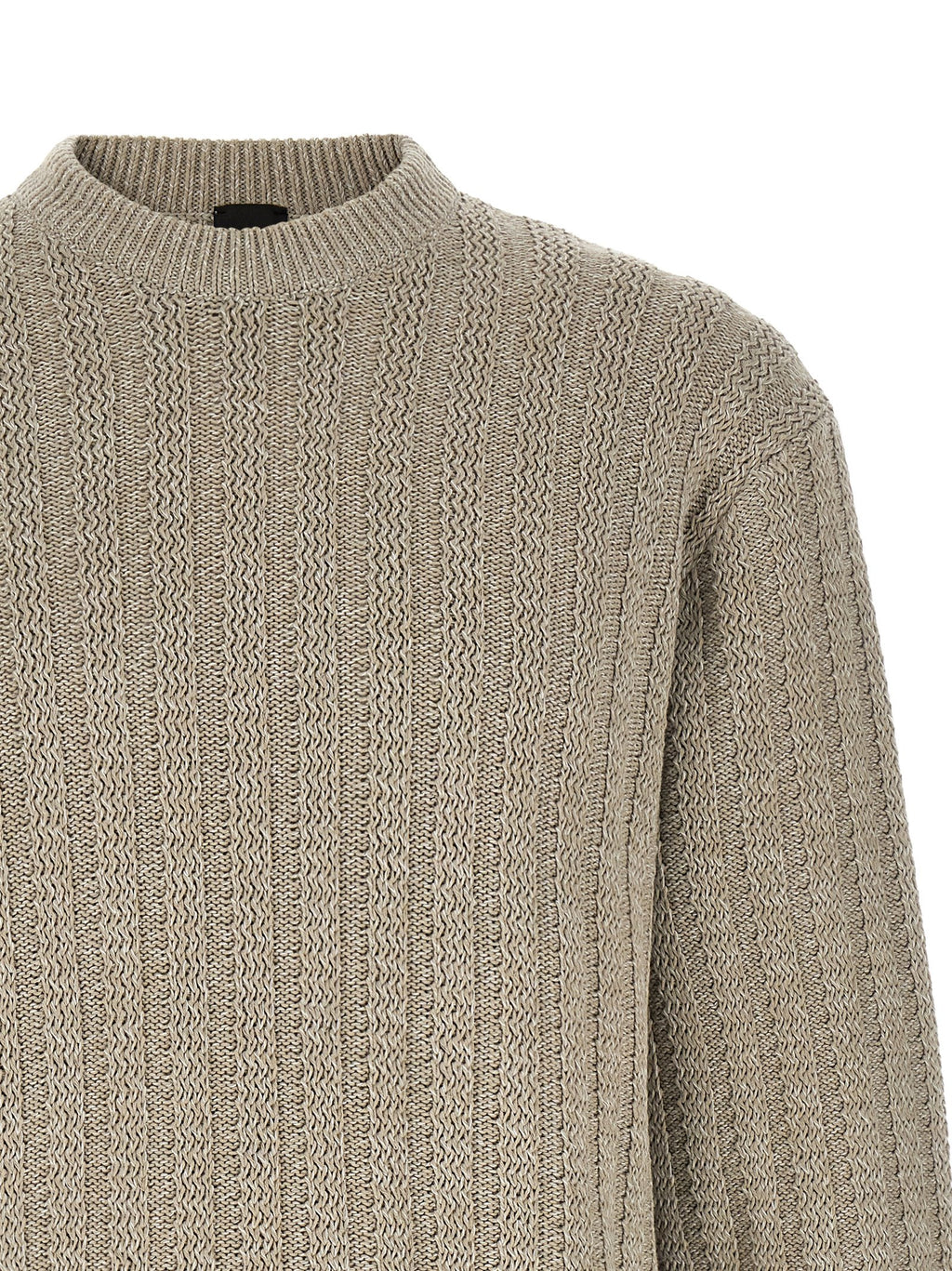 Cardigan beige en coton de la marque Hugo Boss, avec boutons et col rond, porté sur un mannequin.