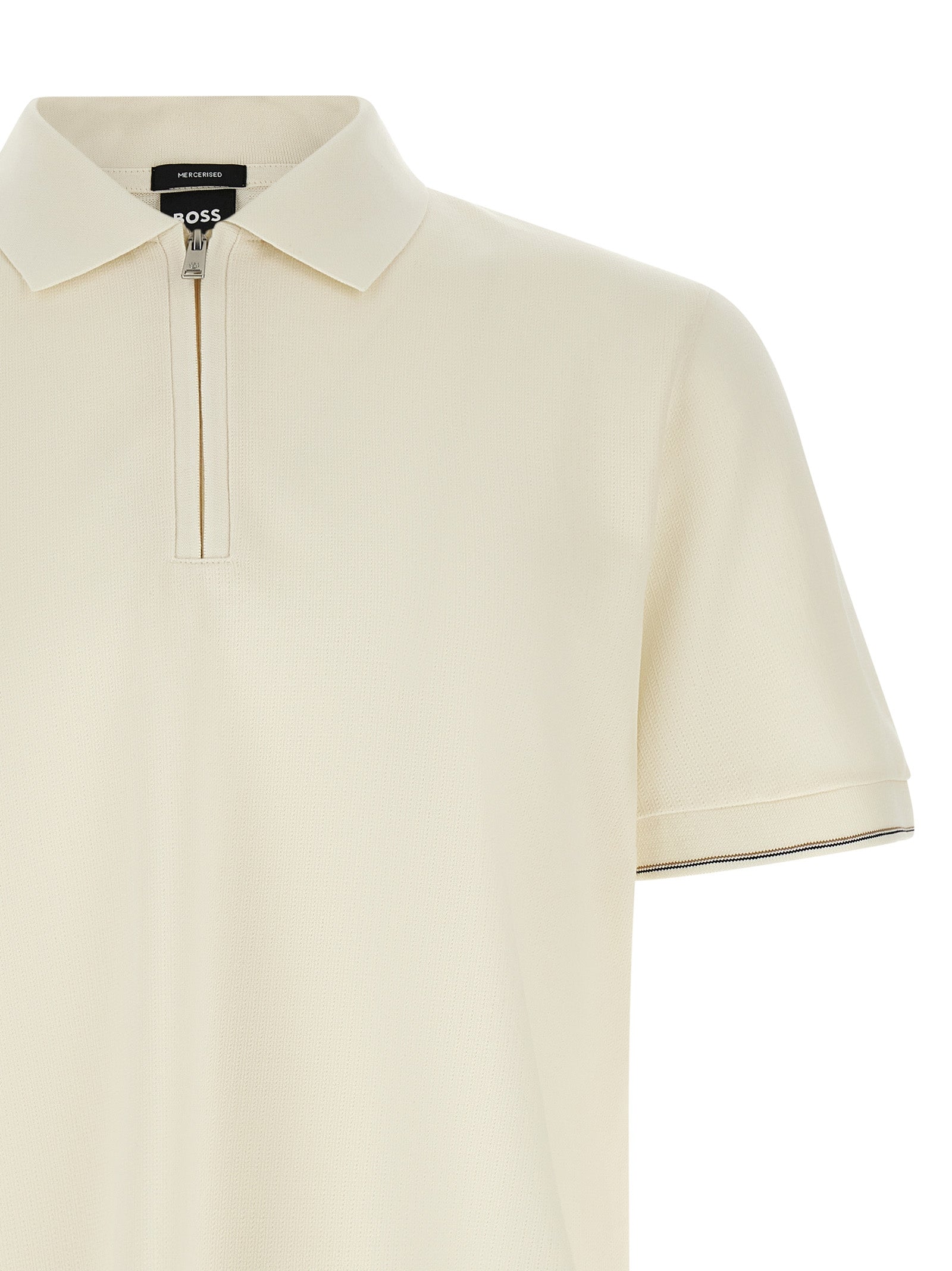 Chemise polo beige en coton de la marque Hugo Boss, vue de face, avec col et boutons visibles.