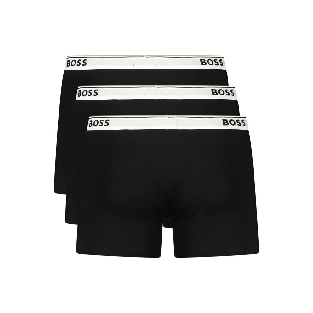 Boxers pour homme en coton noir de la marque Hugo Boss, coupe confortable et élégante, visible en gros plan sur l'image.