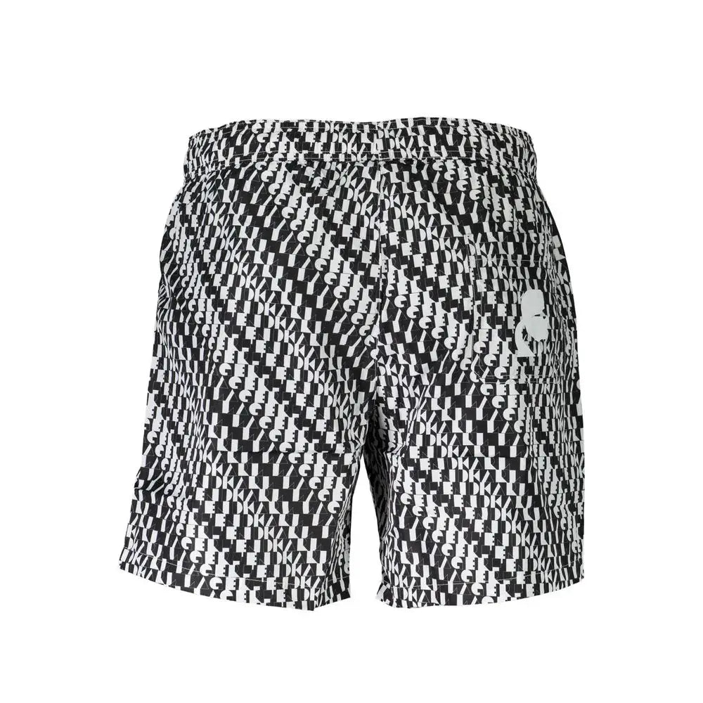 Vue arrière de boxer de bain homme polyester blanc karl lagerfeld avec motif géométrique noir et blanc et logo sur la poche