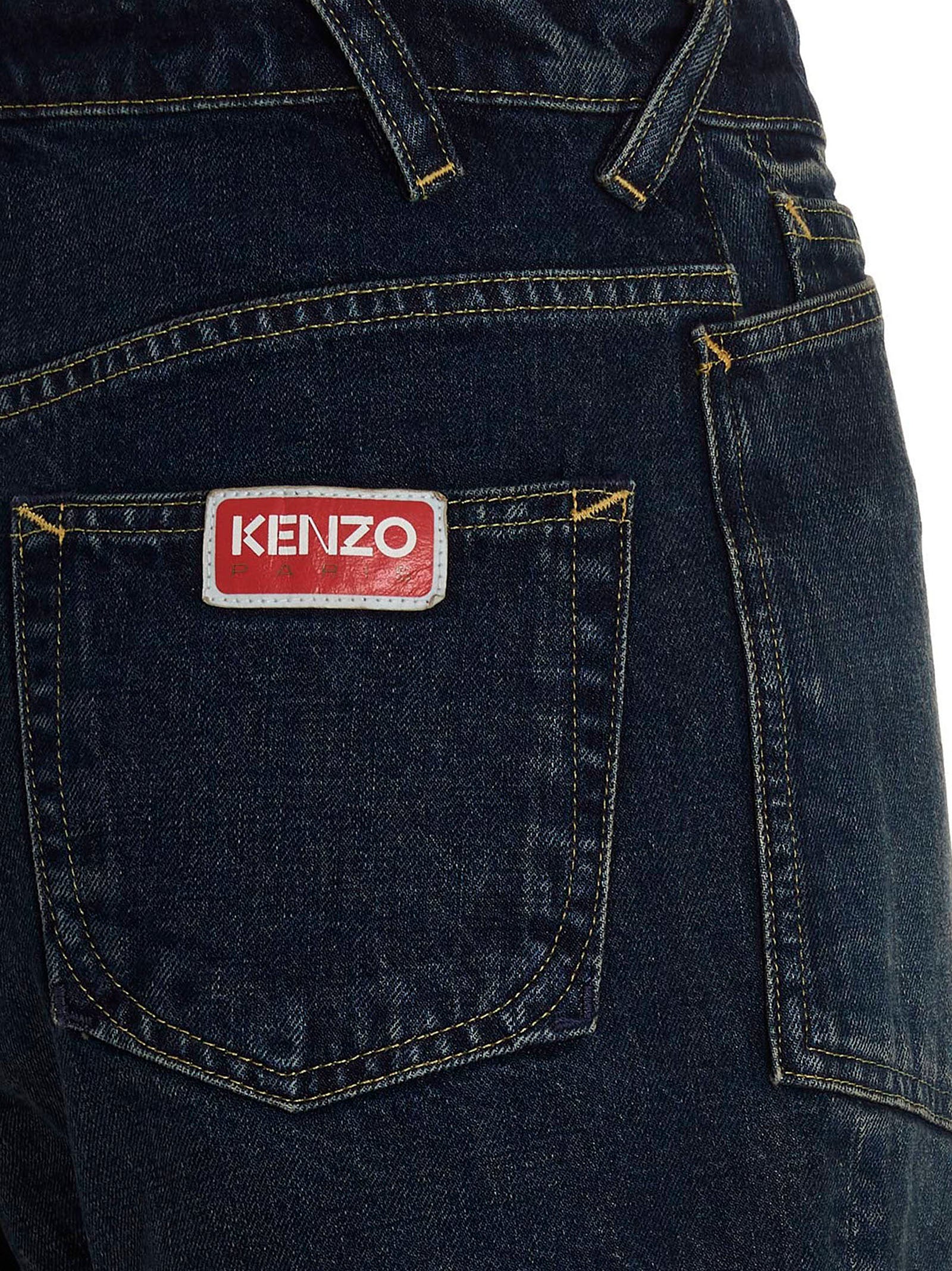 Shorts bermuda en coton bleu de la marque Kenzo, coupe décontractée et style tendance, visibles sur cette image.