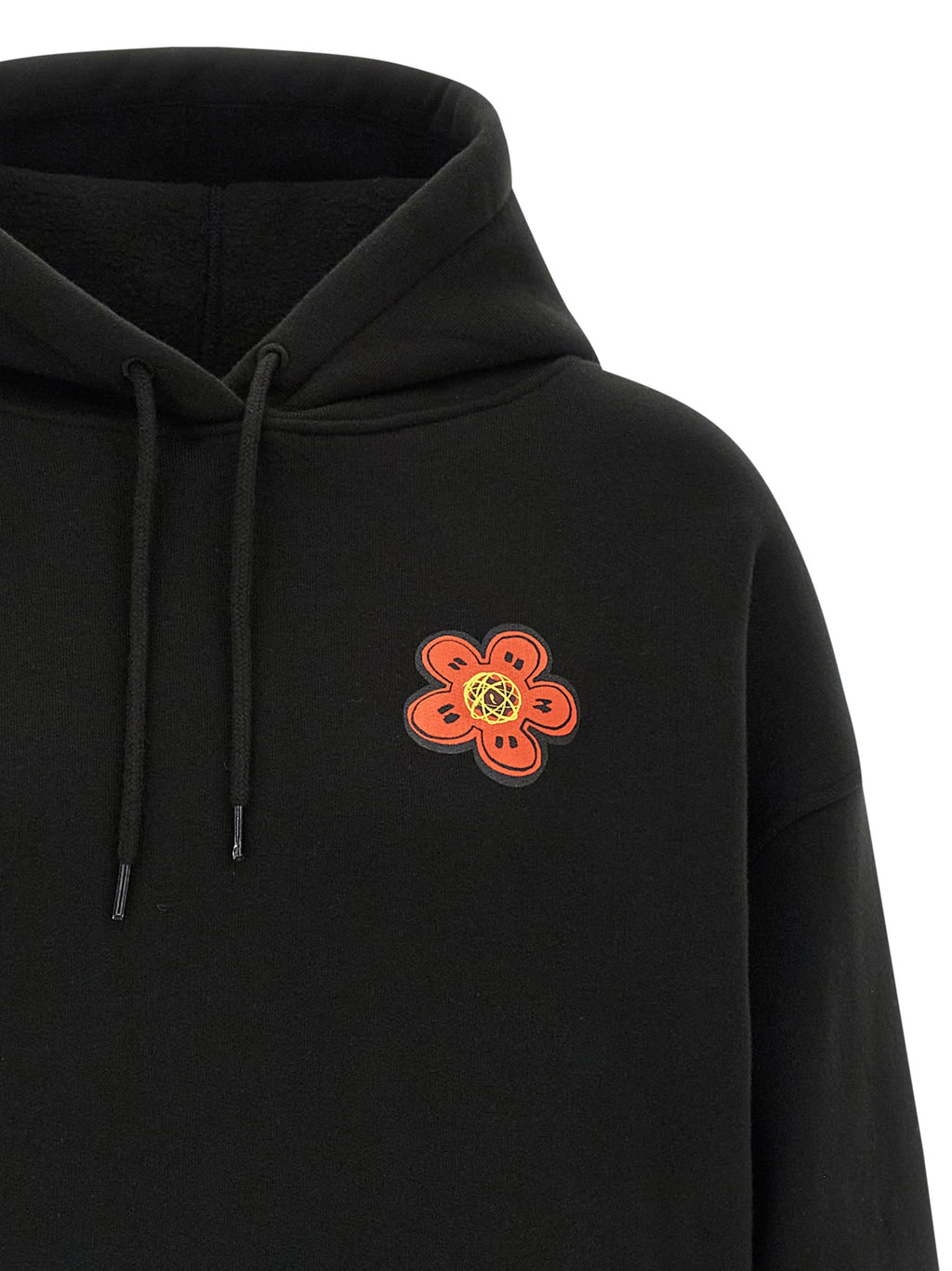 Sweat à capuche noir en coton de la marque Kenzo, tissu doux avec logo Kenzo visible sur la poitrine.