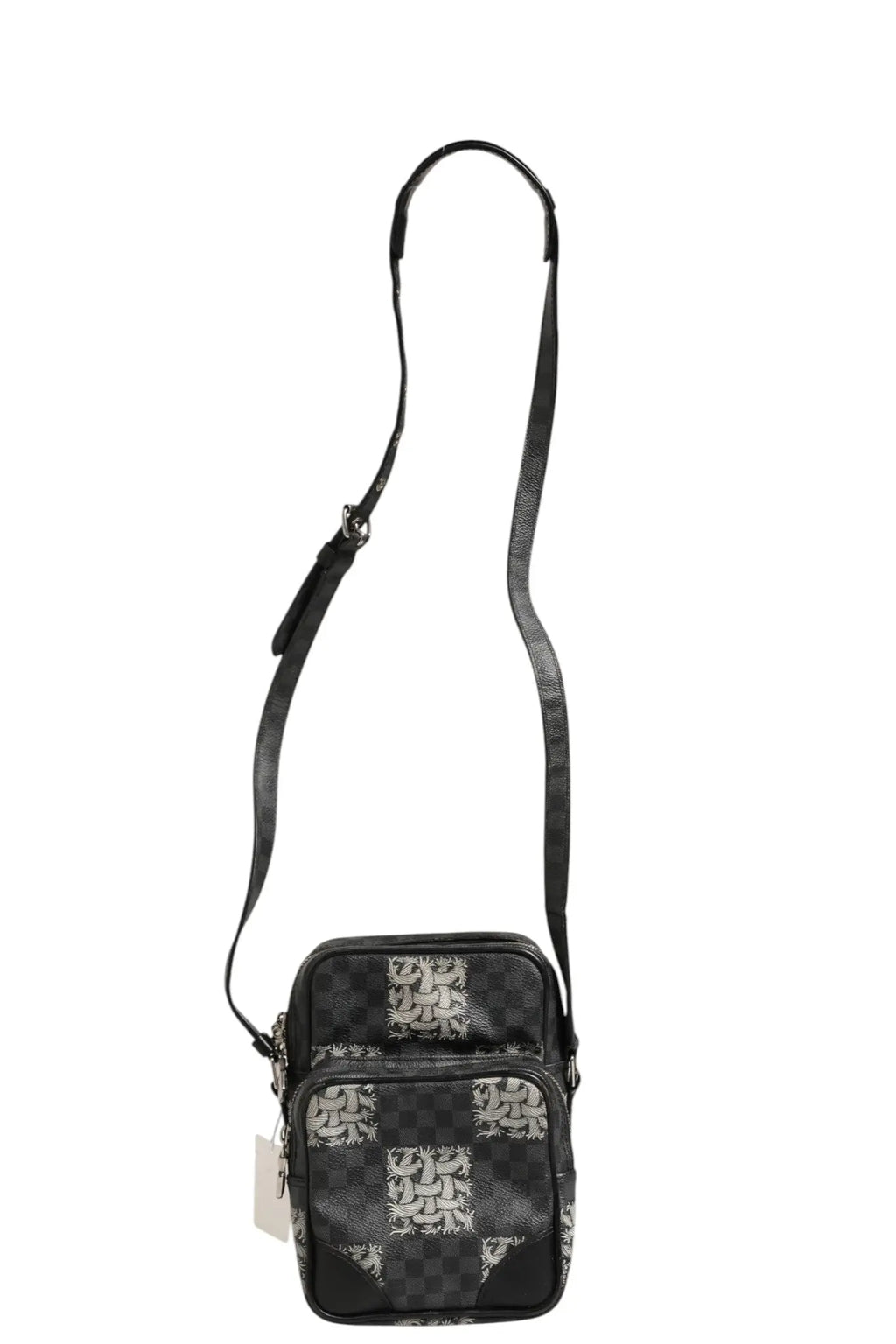 Sac bandoulière louis vuitton noir damier graphite en toile avec motif monogramme argent gris et sangle cuir texturée