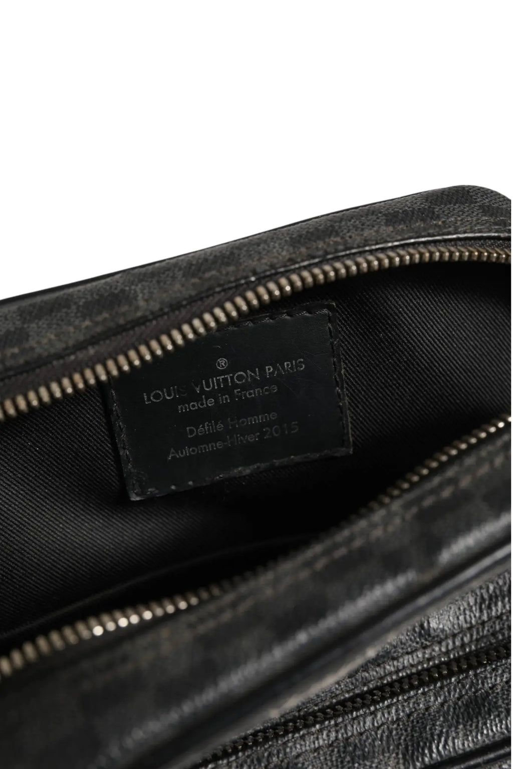 Louis vuitton black damier graphite canvas amazon christopher nemeth shoulder bag en cuir noir avec fermeture éclair argentée
