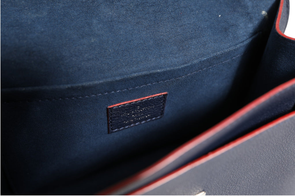 Sac bandoulière en cuir Louis Vuitton Mylockme avec chaîne, design élégant et finition de haute qualité visible sur l'image.