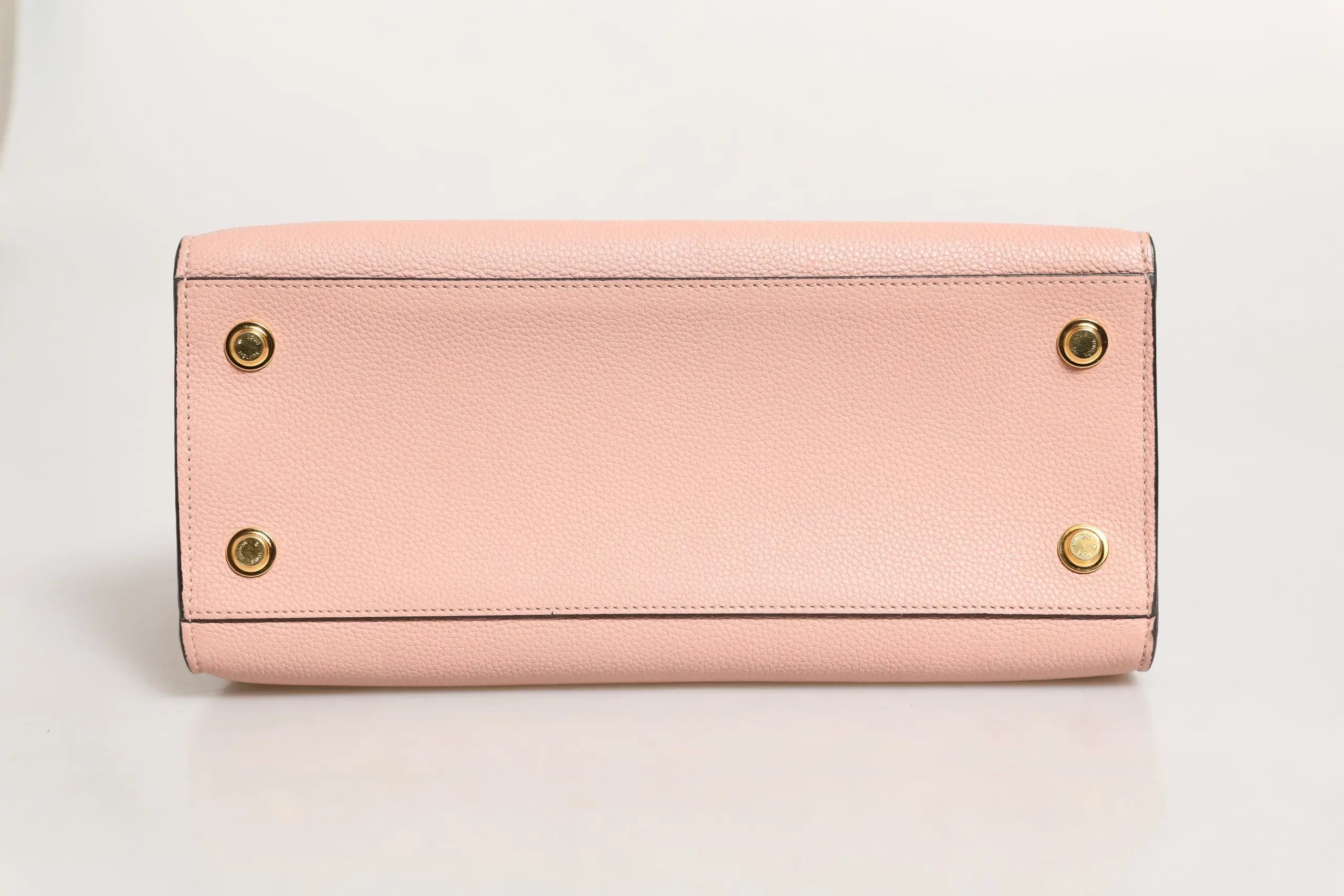 Sac à main louis vuitton city steamer en cuir rose et noir avec ferrures dorées en cuir souple