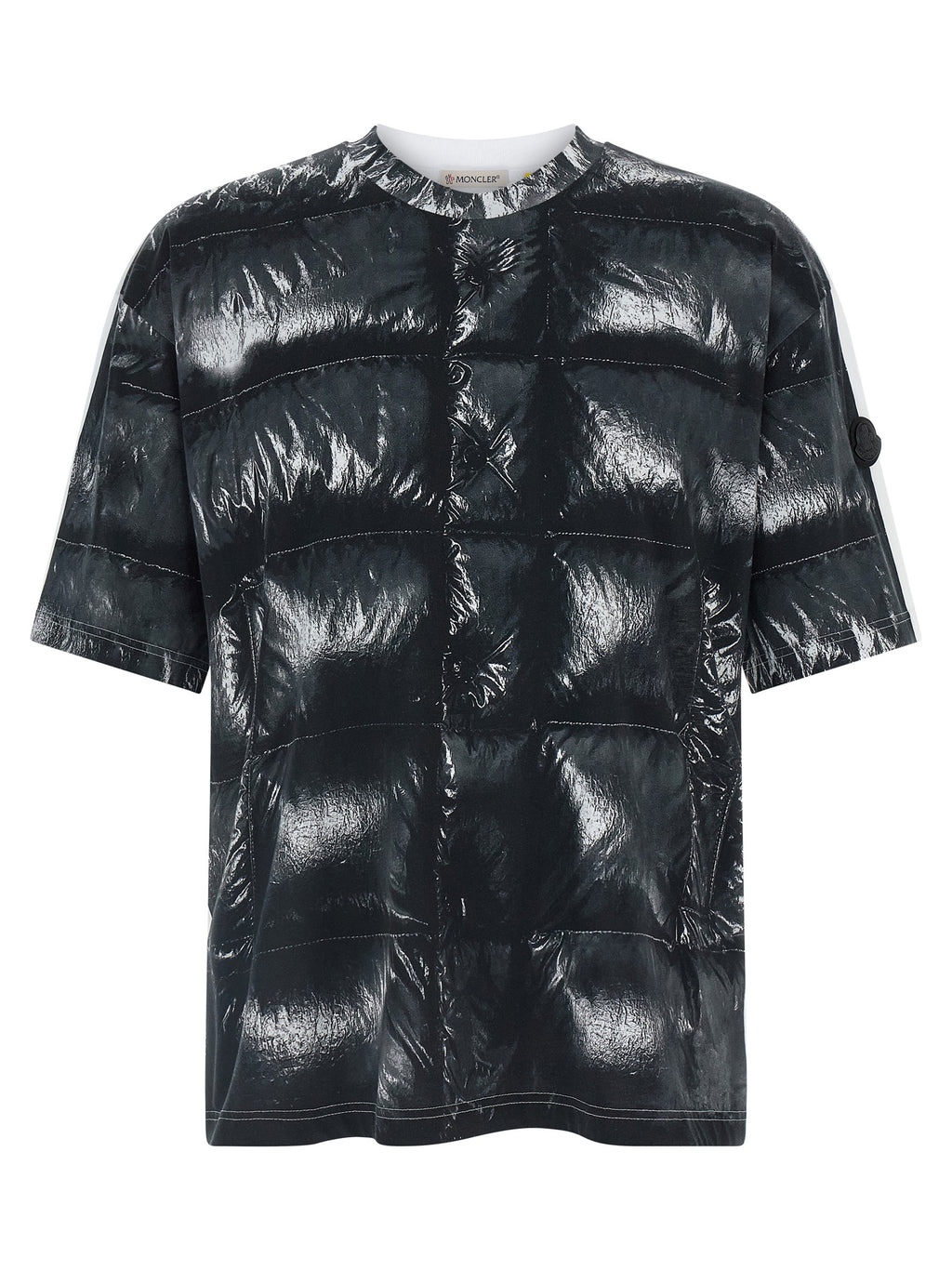 T-shirt en coton noir de la marque MONCLER GENIUS, coupe classique avec logo visible sur le devant.