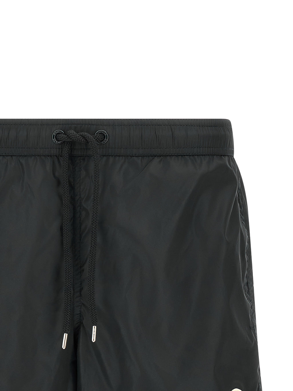 Pantalon noir en polyamide de longueur genou par Moncler, style élégant et moderne, avec une coupe ajustée.