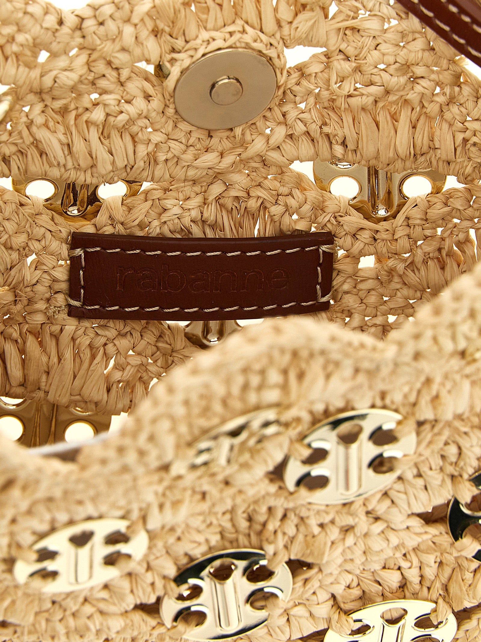 Sac à épaule beige en ramie de Paco Rabanne, avec détails élégants et texture naturelle visible sur l'image.