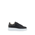 Philipp plein basket basse noire en cuir de veau avec semelle blanche en caoutchouc et couture blanche au talon vue arrière