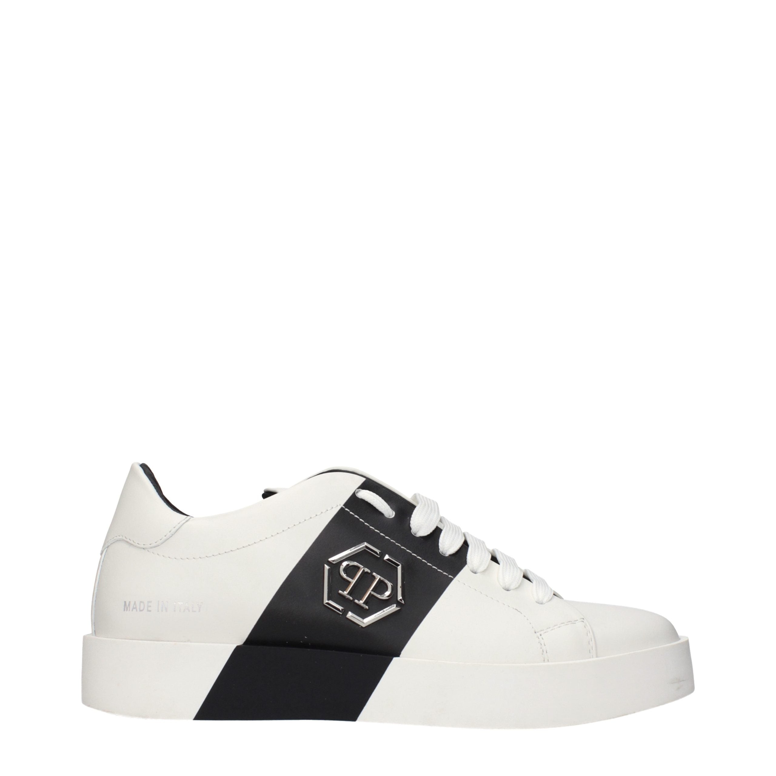 Chaussures sneakers en cuir blanc de la marque Philipp Plein, vue de face, avec détails de design modernes et élégants.