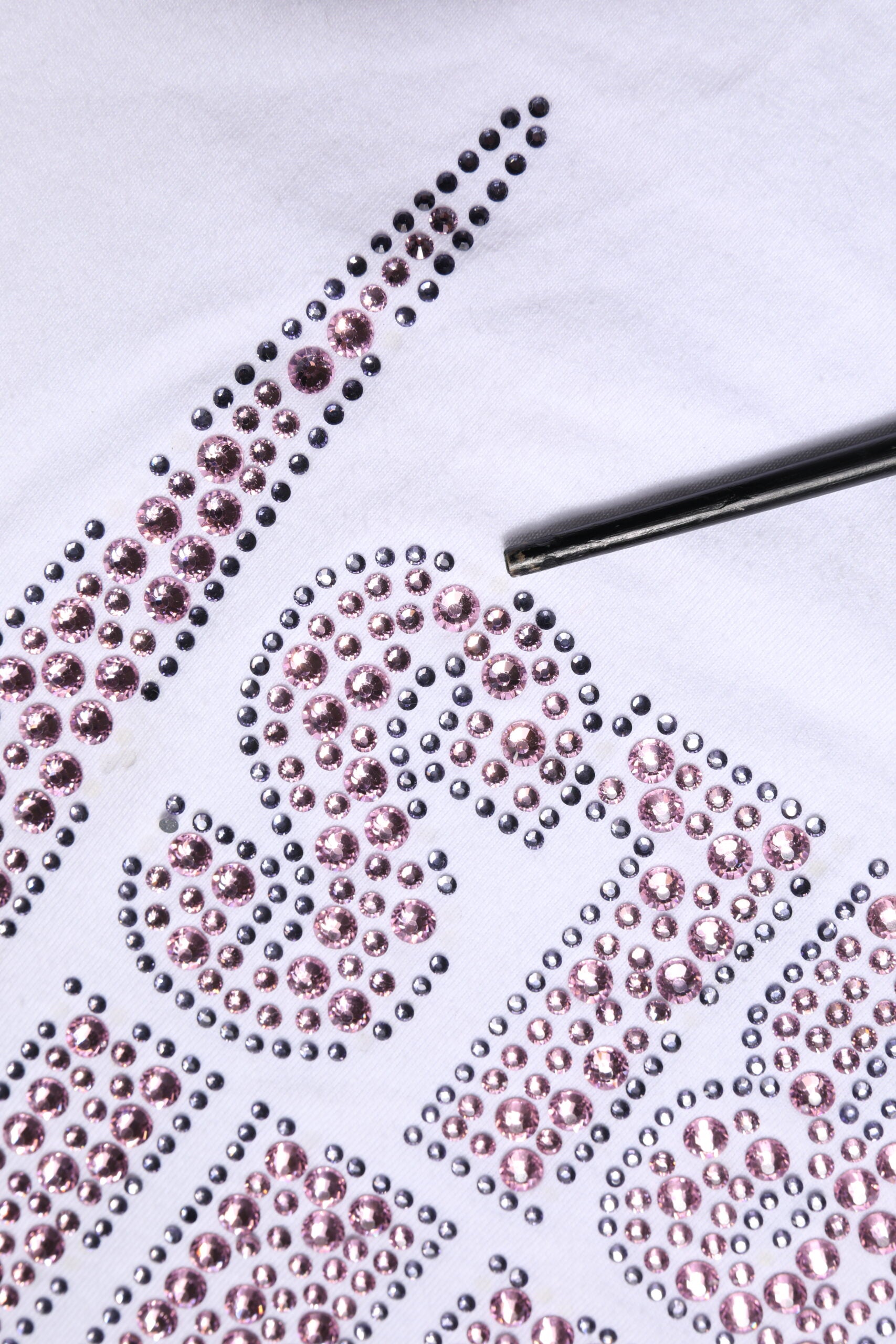 T-shirt blanc à manches courtes Philipp Plein avec embellissements et col ras du cou, mode élégante et moderne.