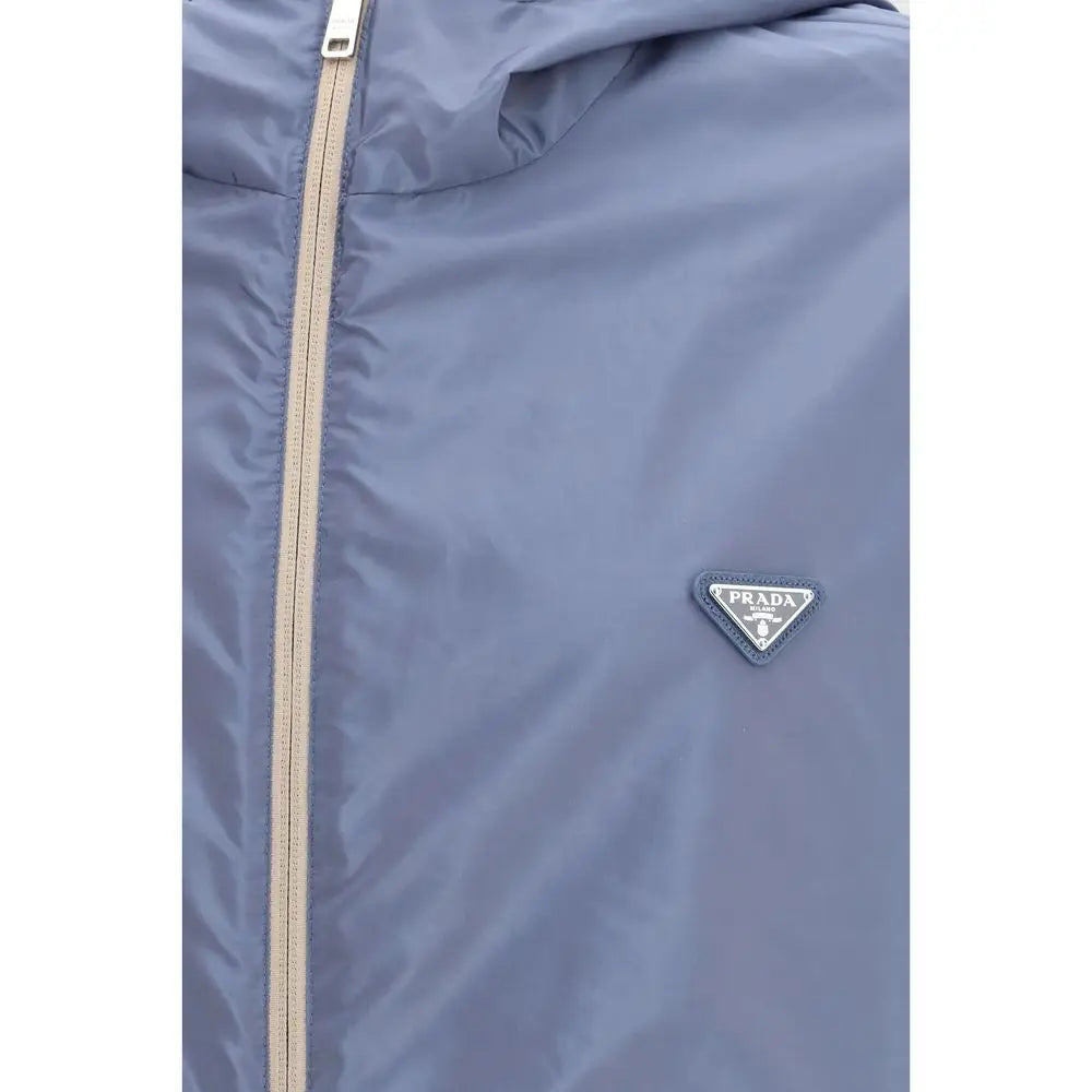Veste à capuche prada beige en polyamide recyclé avec fermeture éclair beige et patch logo triangulaire bleu clair