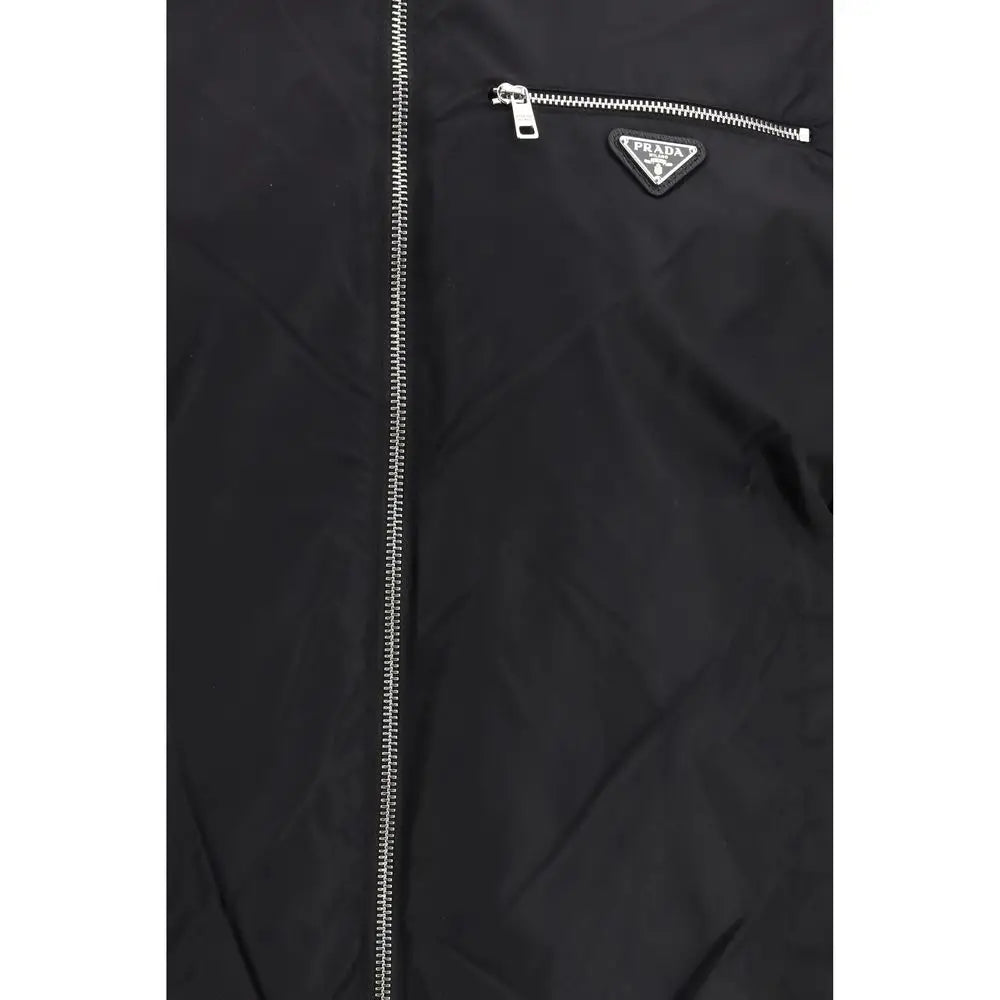 Veste prada noire en laine avec fermeture éclair argentée et patch logo triangulaire élégant