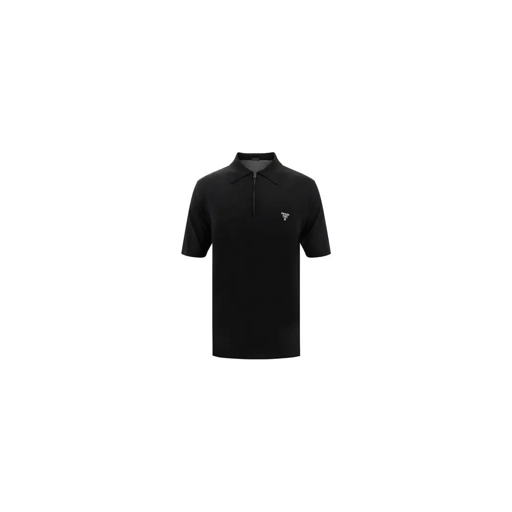 Polo prada en laine noire avec logo blanc subtil sur la poitrine et manches courtes